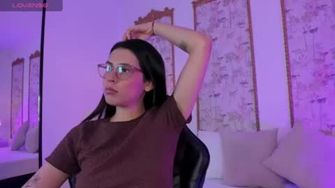 Snapshot of desireee_ chatting on 06.17.26 desire online show from 06.17.26