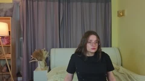 Snapshot of dessiehollembaek chatting on 10.29.25 kristine online show from 10.29.25