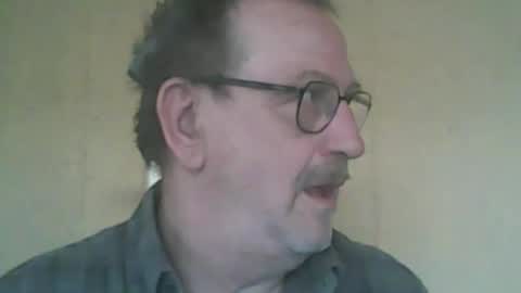 Snapshot of destelp chatting on 04.29.26 destelp online show from 04.29.26
