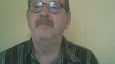 Snapshot of destelp chatting on 05.31.26 destelp online show from 05.31.26