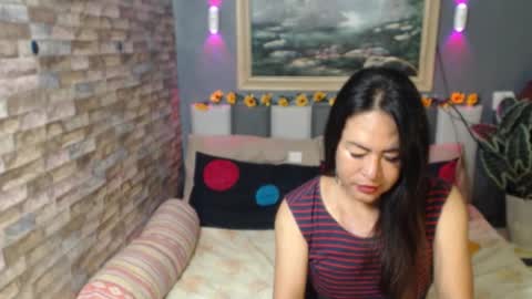 Snapshot of destinyrosexx chatting on 11.01.25 Rose online show from 11.01.25