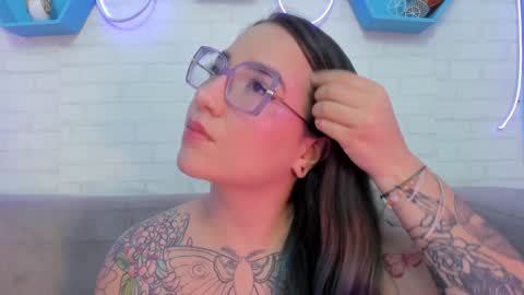 Deva Blue online show from 01.20.25