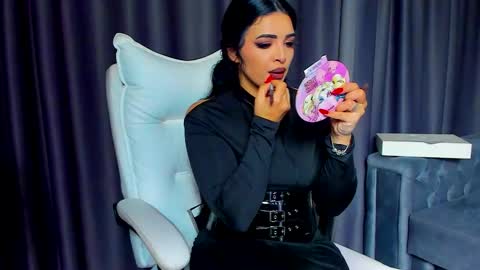 Snapshot of devashaqueen chatting on 11.20.25 Devasha online show from 11.20.25