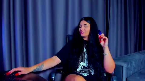 Snapshot of devashaqueen chatting on 11.28.25 Devasha online show from 11.28.25