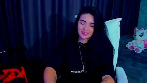 Snapshot of devashaqueen chatting on 12.14.25 Devasha online show from 12.14.25