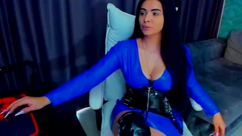 Snapshot of devashaqueen chatting on 12.19.25 Devasha online show from 12.19.25