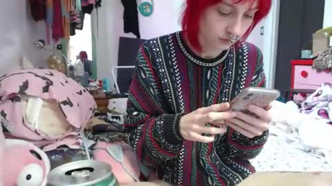Snapshot of devilg1rl chatting on 04.22.26 poutyangel online show from 04.22.26