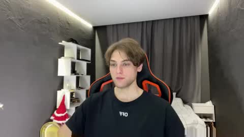 devilnut1 online show from 11.25.25