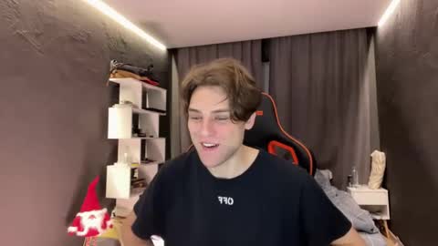 devilnut1 online show from 12.02.25