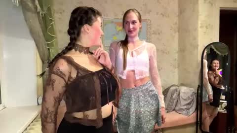 Snapshot of devpip chatting on 11.11.25 Pippi online show from 11.11.25