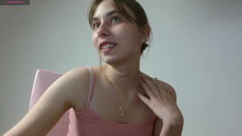 Snapshot of dewkiss chatting on 11.18.25 dewkiss online show from 11.18.25