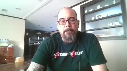 Snapshot of dexterbanana chatting on 01.05.25 Mike Sounde online show from 01.05.25