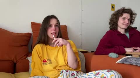 Snapshot of di_n_alex chatting on 04.23.26 Di Alex online show from 04.23.26