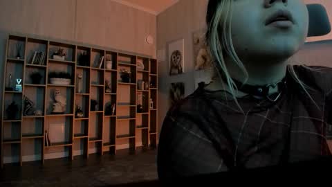 Snapshot of diaangell chatting on 10.24.25 Dia online show from 10.24.25