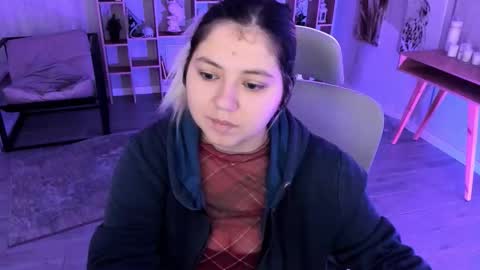 Snapshot of diaangell chatting on 10.24.25 Dia online show from 10.24.25