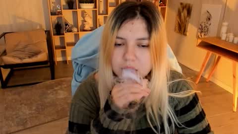 Snapshot of diaangell chatting on 10.26.25 Dia online show from 10.26.25