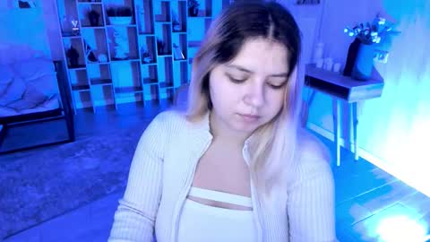 Snapshot of diaangell chatting on 11.06.25 Dia online show from 11.06.25