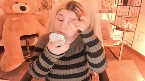 Snapshot of diaangell chatting on 01.12.26 Dia online show from 01.12.26