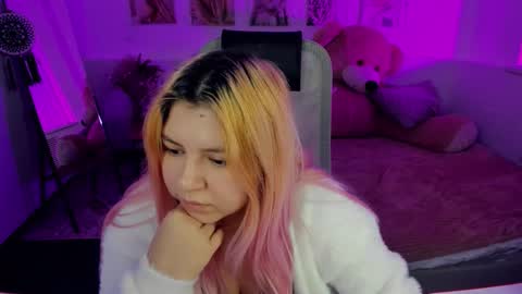 Snapshot of diaangell chatting on 02.15.26 Dia online show from 02.15.26