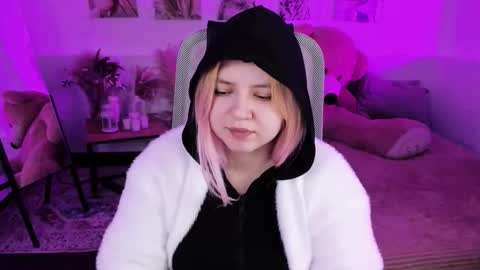 Snapshot of diaangell chatting on 02.18.26 Dia online show from 02.18.26