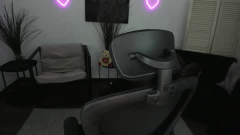 Snapshot of diaangell chatting on 02.22.26 Dia online show from 02.22.26