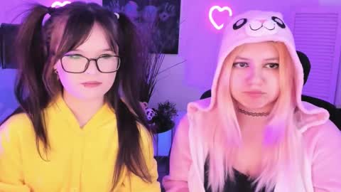 Snapshot of diaangell chatting on 02.25.26 Dia online show from 02.25.26