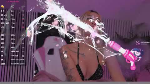 Snapshot of diamond_ava_ chatting on 12.20.25 Thea online show from 12.20.25