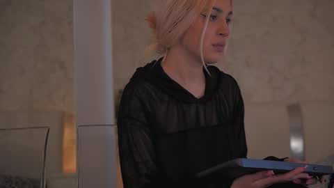 Snapshot of diamond_ava_ chatting on 02.02.26 Thea online show from 02.02.26