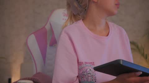 Snapshot of diamond_ava_ chatting on 05.31.26 Thea online show from 05.31.26
