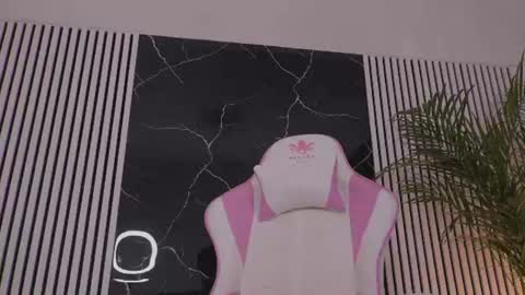 Snapshot of diamond_ava_ chatting on 06.27.26 Thea online show from 06.27.26