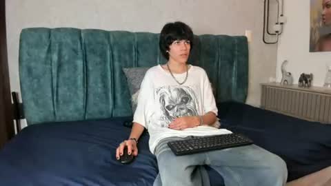 Snapshot of diamond_twink chatting on 06.12.26 diamond_twink online show from 06.12.26