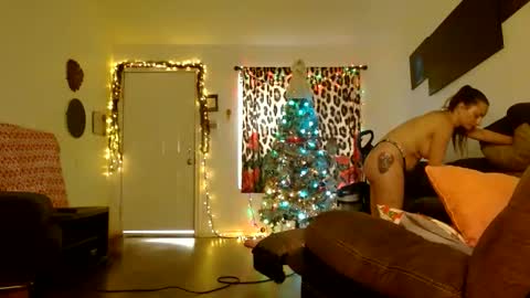 Snapshot of diamondmonroexo chatting on 12.01.25 DiamondMonroeXo online show from 12.01.25