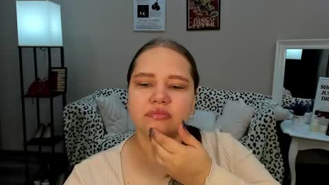 Snapshot of dianakristol chatting on 05.17.26 Diana online show from 05.17.26