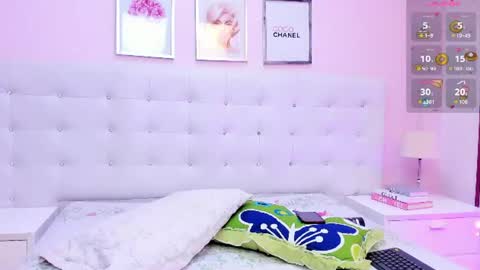 Snapshot of dianasheren chatting on 06.17.26 dianasheren online show from 06.17.26
