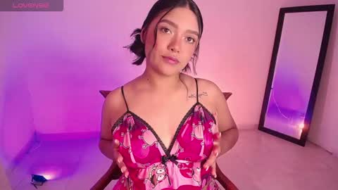 Snapshot of dianee_01 chatting on 10.24.25 Anne online show from 10.24.25