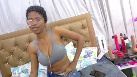Snapshot of didoelizabeth chatting on 10.15.25 didoelizabeth online show from 10.15.25