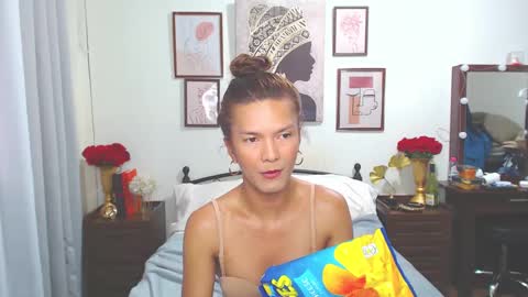 Snapshot of diense17 chatting on 12.26.24 Dennesse online show from 12.26.24