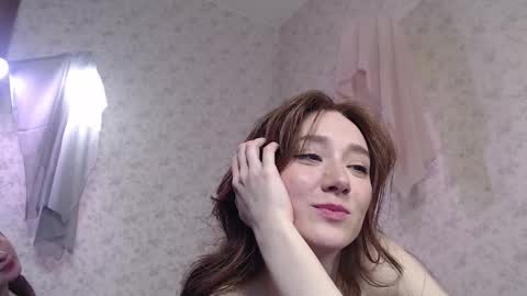 Hi im Alice 3 Im usualy online 03-10 or 17-21 UTC0 online show from 02.11.26