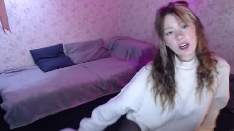 Hi im Alice 3 Im usualy online 03-10 or 17-21 UTC0 online show from 02.27.26
