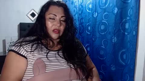 Snapshot of dihayara chatting on 02.08.25 Mariana online show from 02.08.25