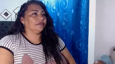 Snapshot of dihayara chatting on 02.08.25 Mariana online show from 02.08.25