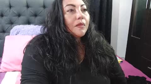 Snapshot of dihayara chatting on 03.08.25 Mariana online show from 03.08.25