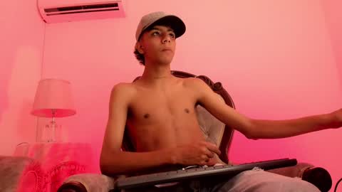 dikey_18 online show from 12.07.24