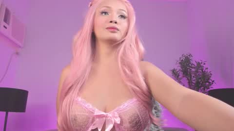 Snapshot of dillariahook chatting on 09.23.25 LEXI X BARBIE online show from 09.23.25