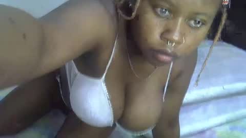 Snapshot of dime010 chatting on 02.01.25 dime online show from 02.01.25