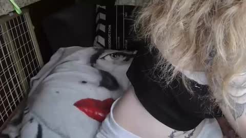 Snapshot of dimepiecexxx chatting on 04.21.26 Sofie online show from 04.21.26