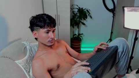 Snapshot of dimitri_targaryen chatting on 01.11.25 Fabian online show from 01.11.25