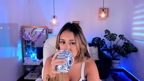 Snapshot of dina_ride chatting on 01.15.25 online show from 01.15.25