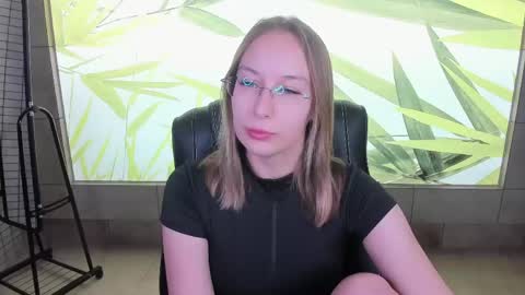 Snapshot of dina_sunshine chatting on 03.20.26 Dina online show from 03.20.26