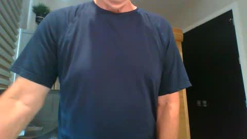 Snapshot of dinger524678 chatting on 05.14.26 dinger524678 online show from 05.14.26
